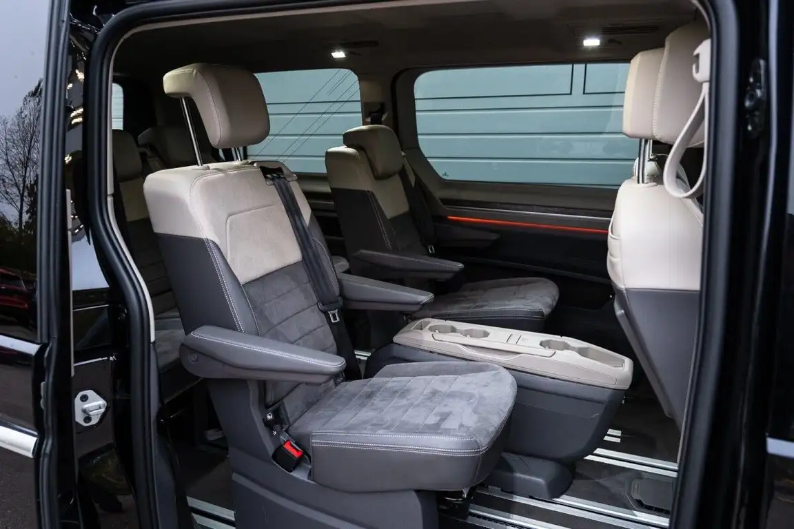 VOLKSWAGEN MULTIVAN