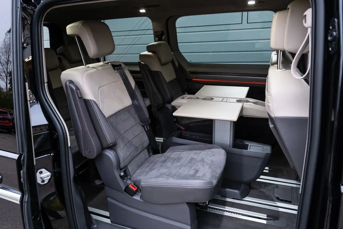 VOLKSWAGEN MULTIVAN