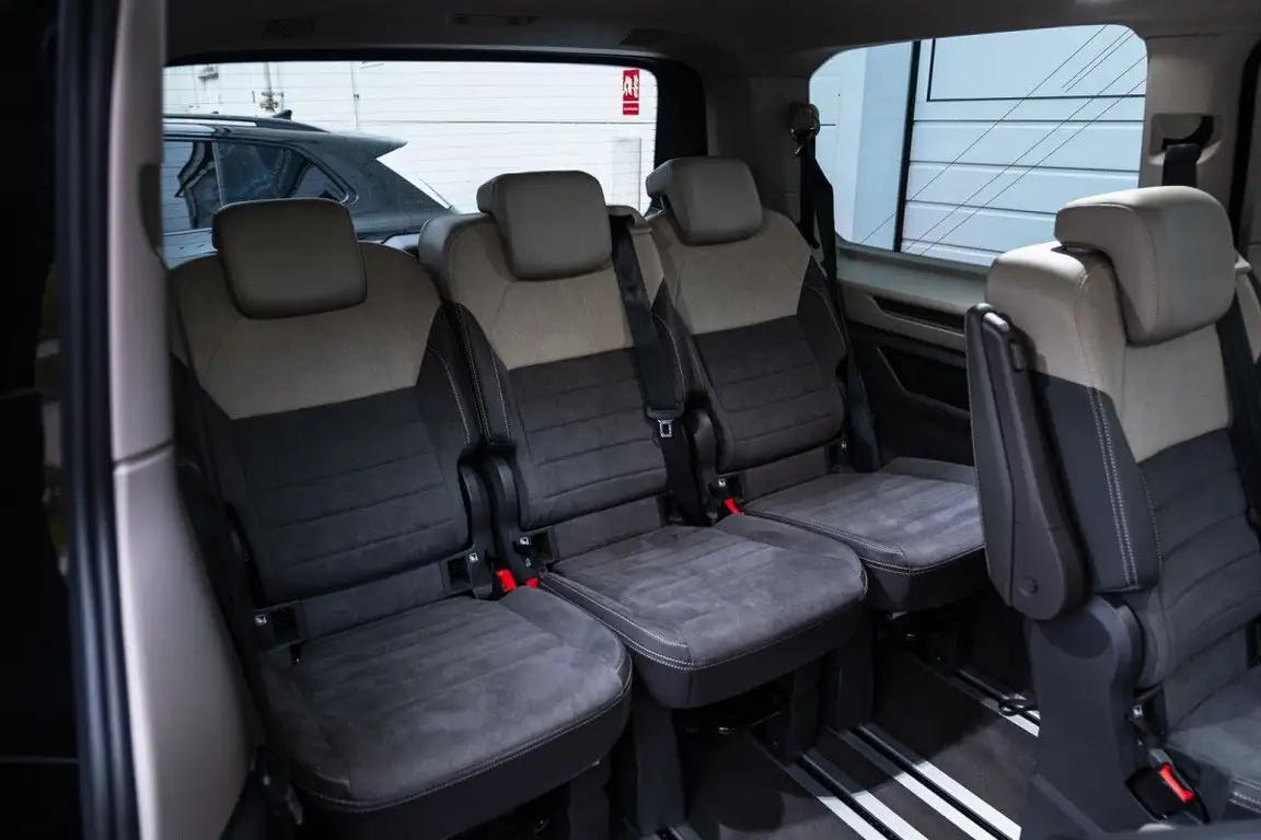 VOLKSWAGEN MULTIVAN