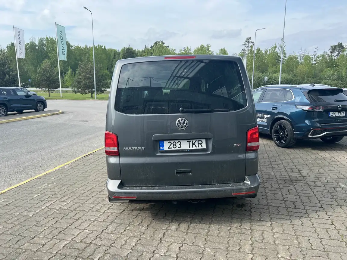 VOLKSWAGEN MULTIVAN