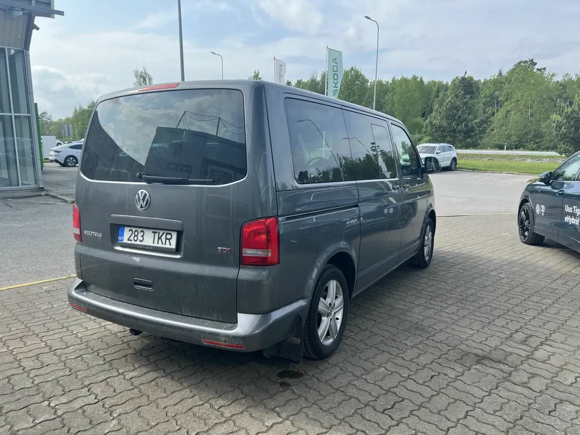 VOLKSWAGEN MULTIVAN