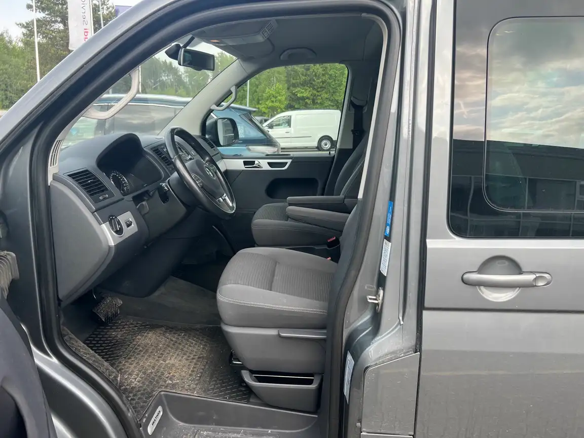 VOLKSWAGEN MULTIVAN