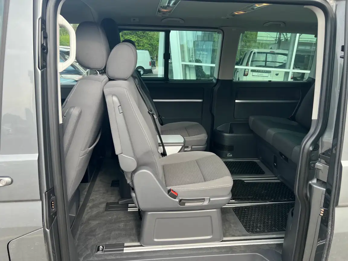 VOLKSWAGEN MULTIVAN