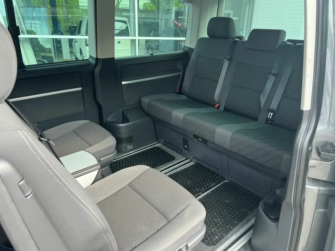 VOLKSWAGEN MULTIVAN