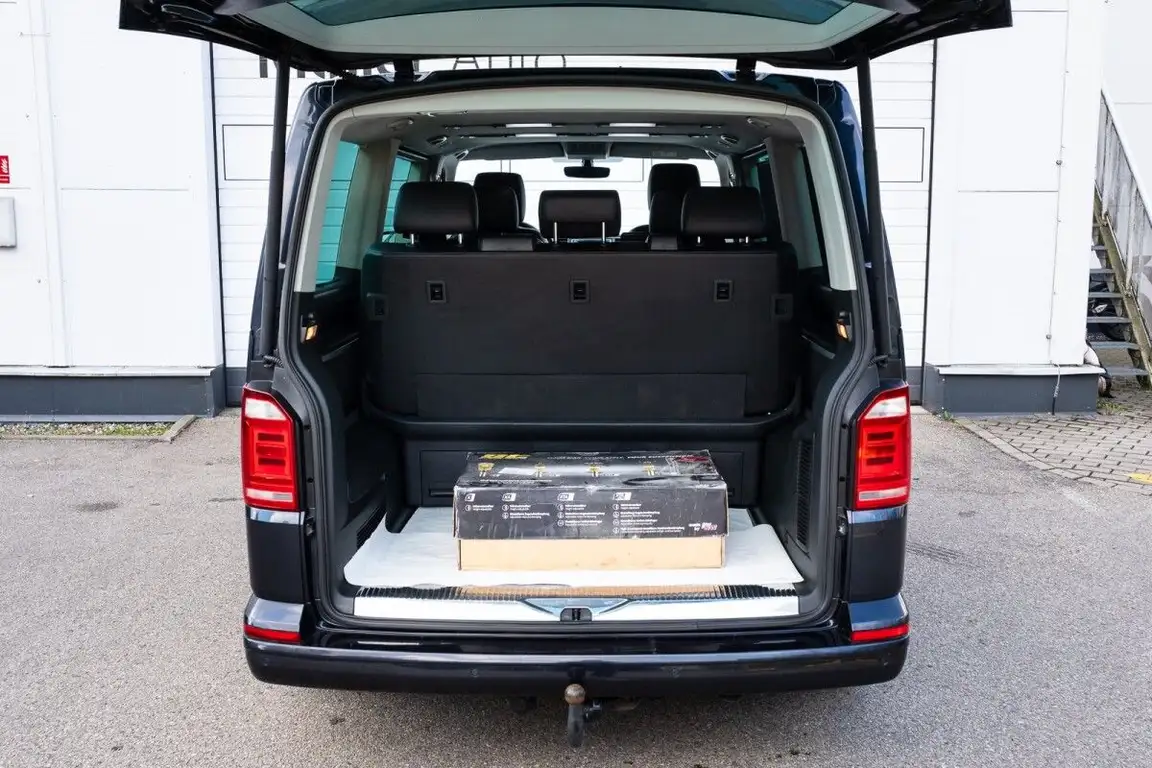 VOLKSWAGEN MULTIVAN