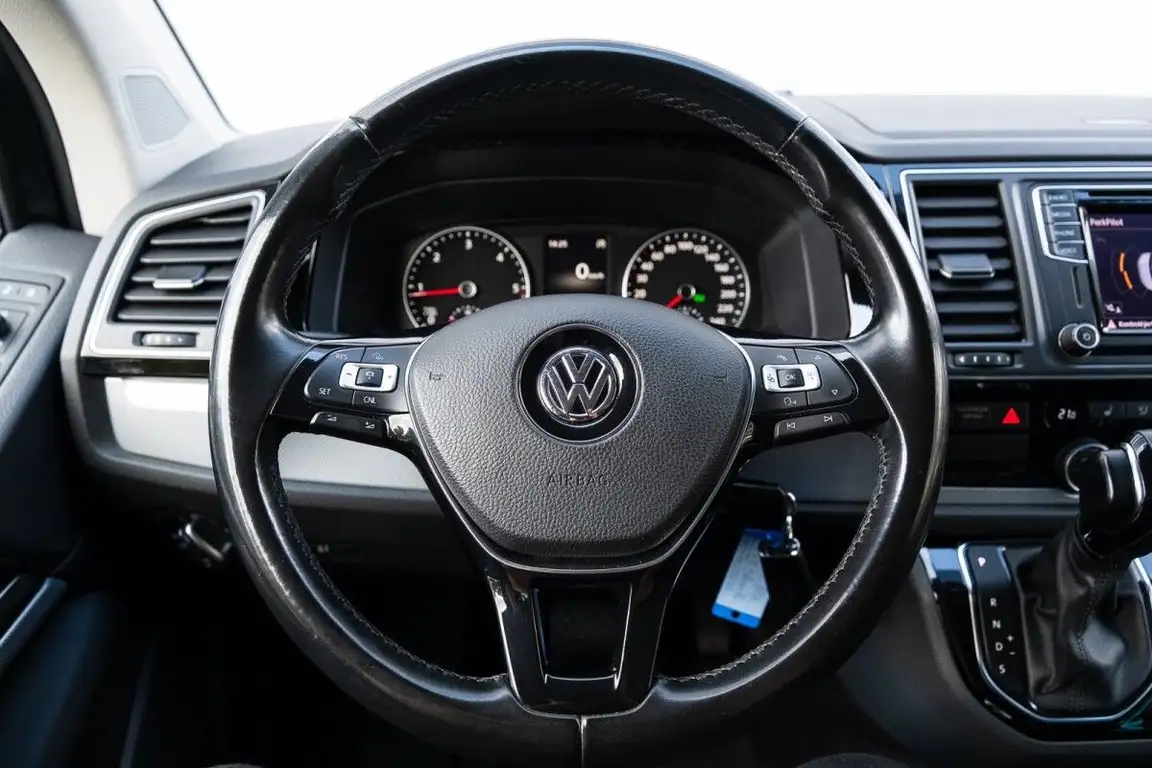 VOLKSWAGEN MULTIVAN