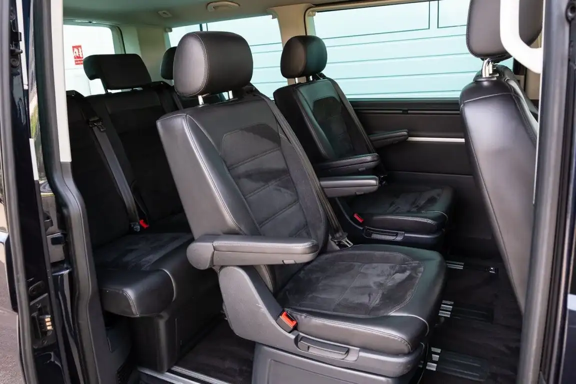 VOLKSWAGEN MULTIVAN