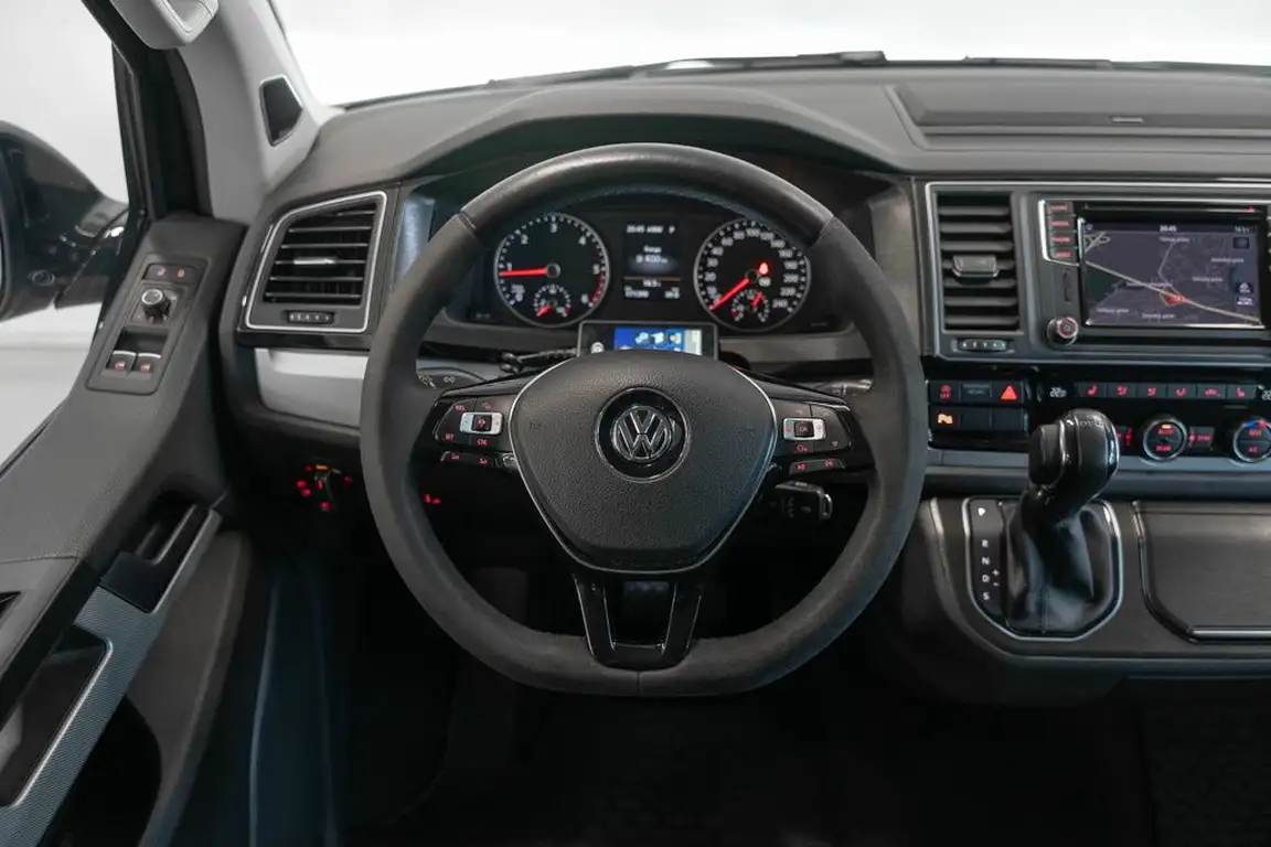 VOLKSWAGEN MULTIVAN