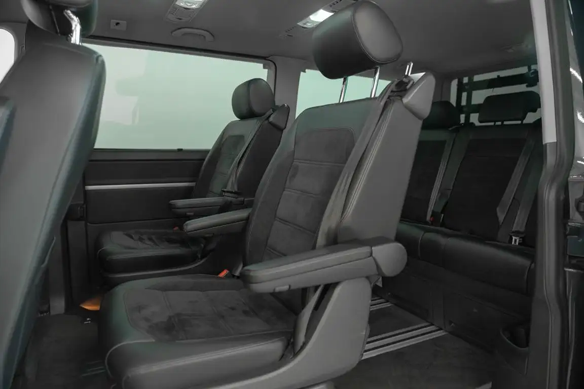 VOLKSWAGEN MULTIVAN