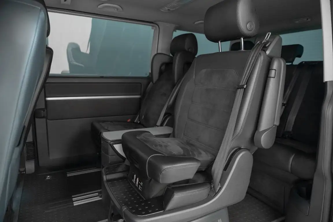 VOLKSWAGEN MULTIVAN