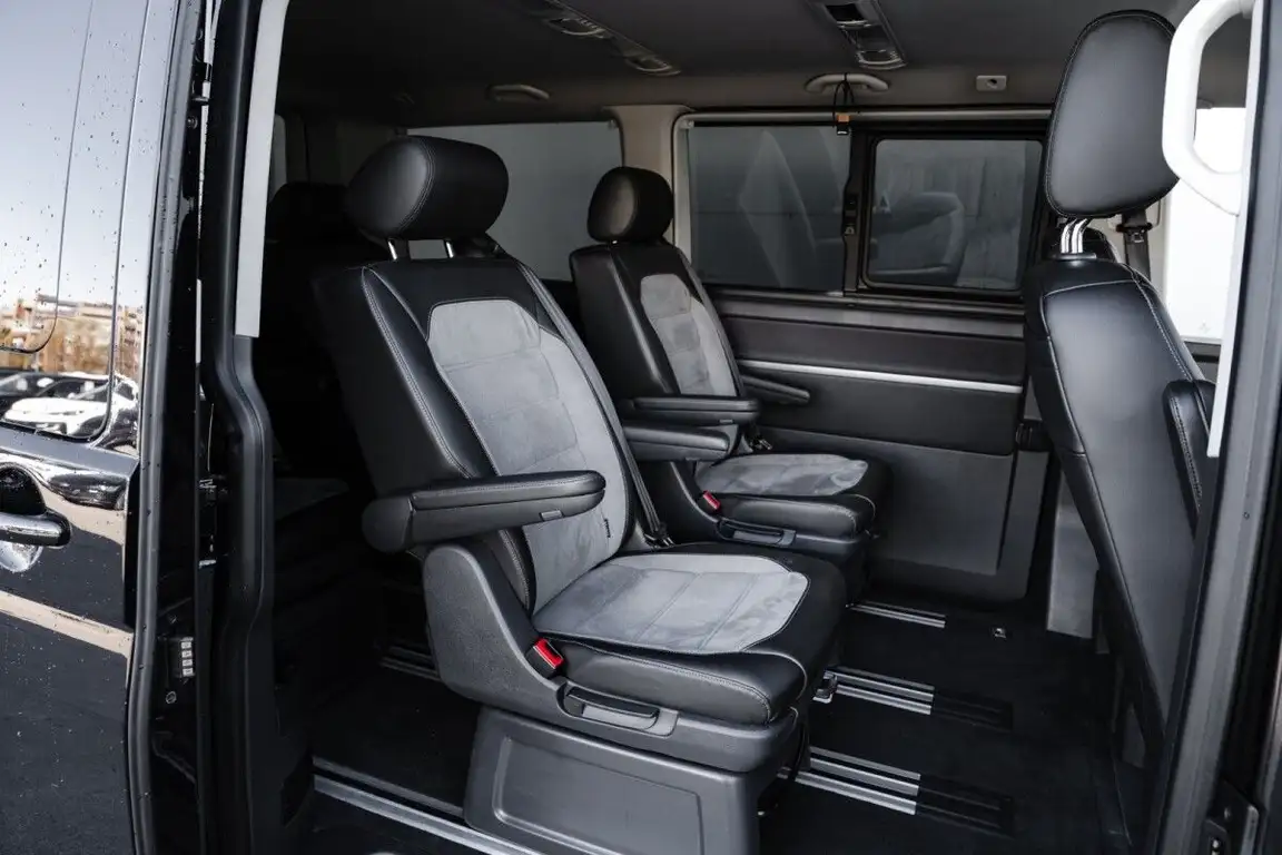 VOLKSWAGEN MULTIVAN