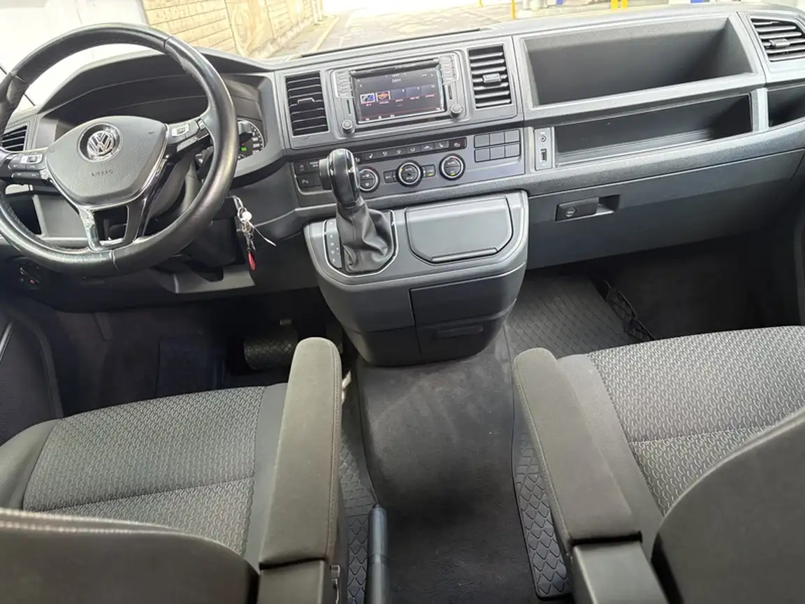 VOLKSWAGEN MULTIVAN