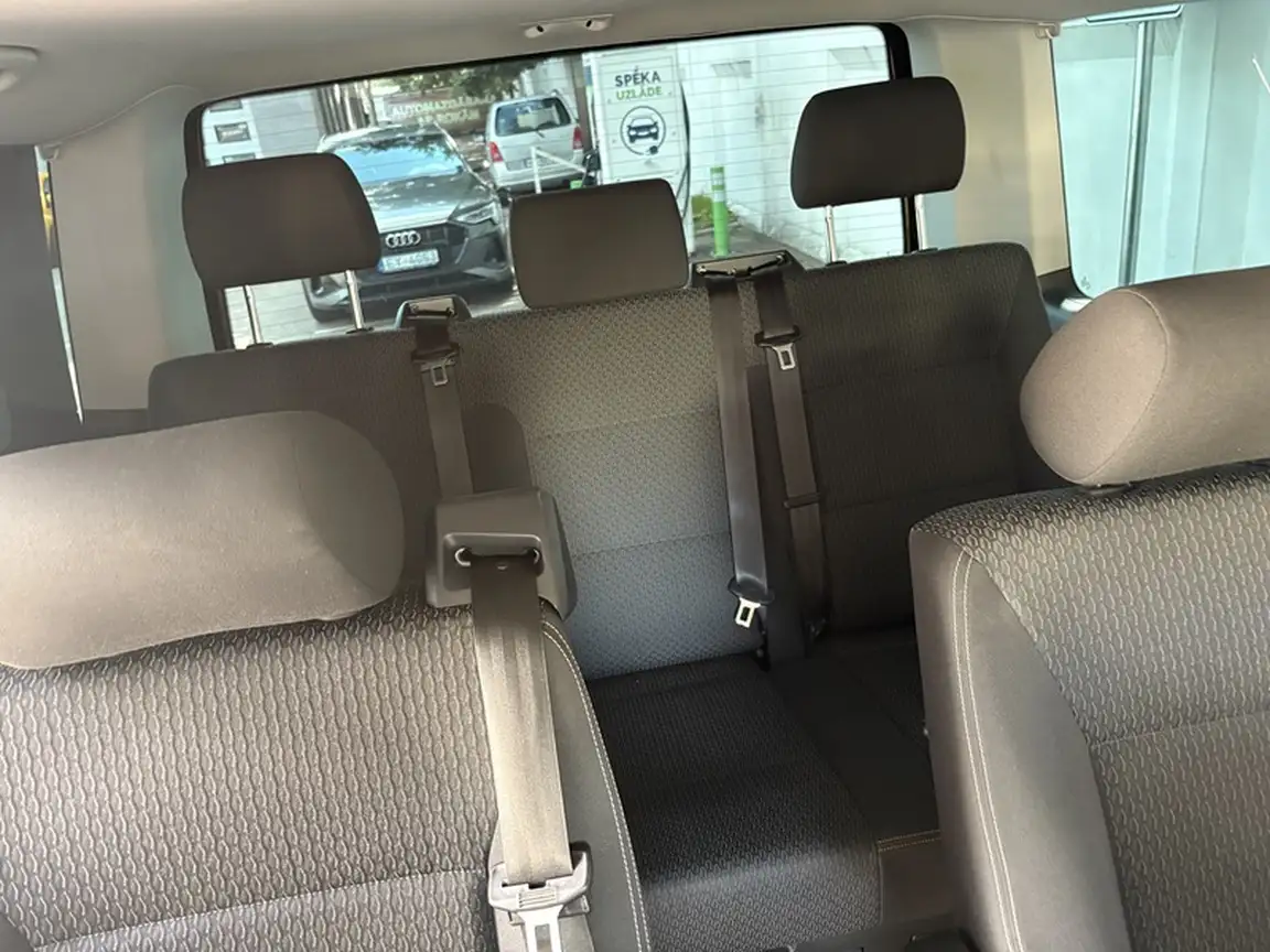 VOLKSWAGEN MULTIVAN
