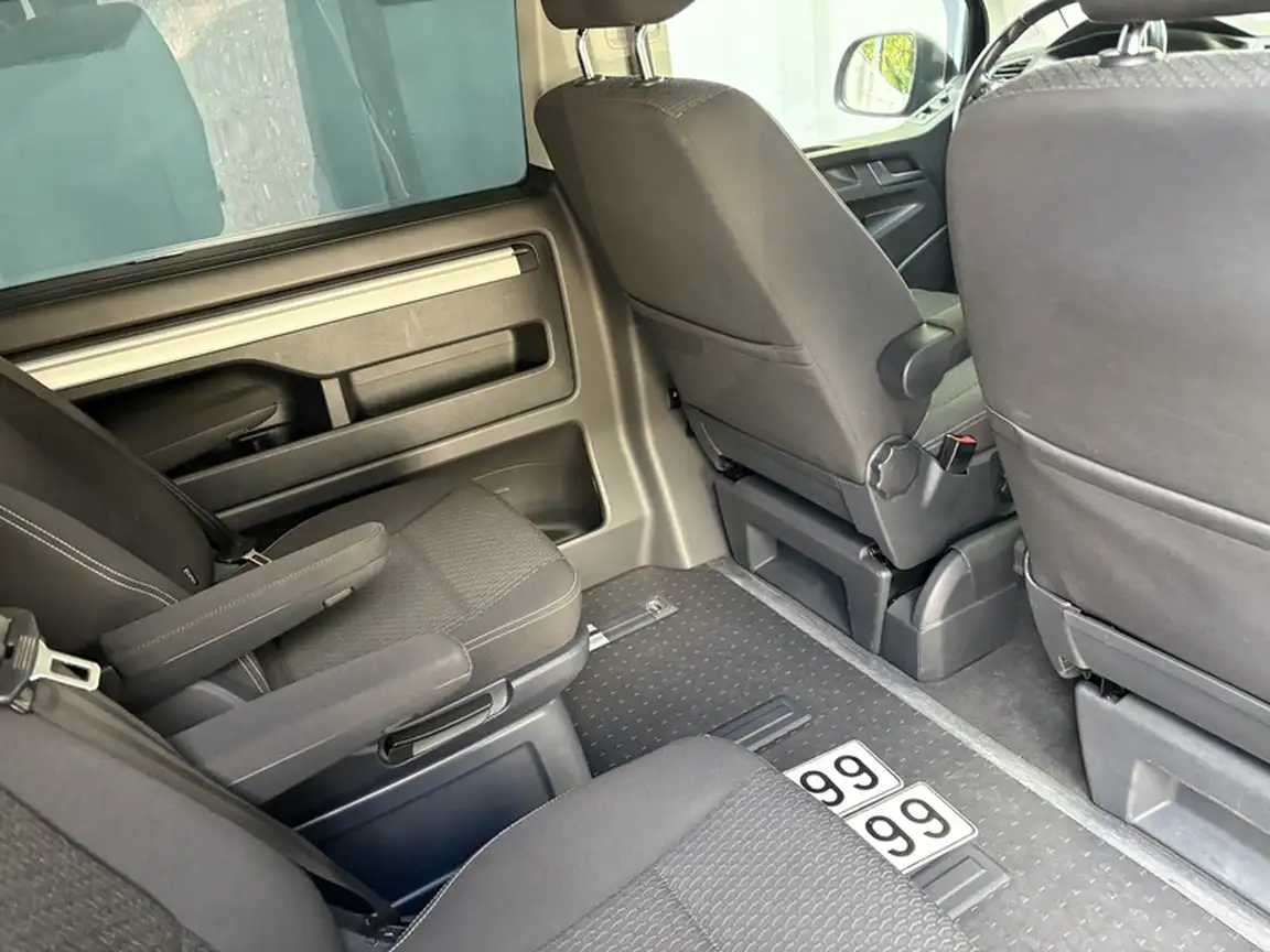 VOLKSWAGEN MULTIVAN