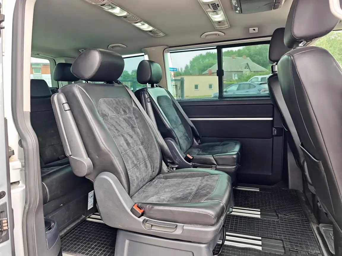 VOLKSWAGEN MULTIVAN