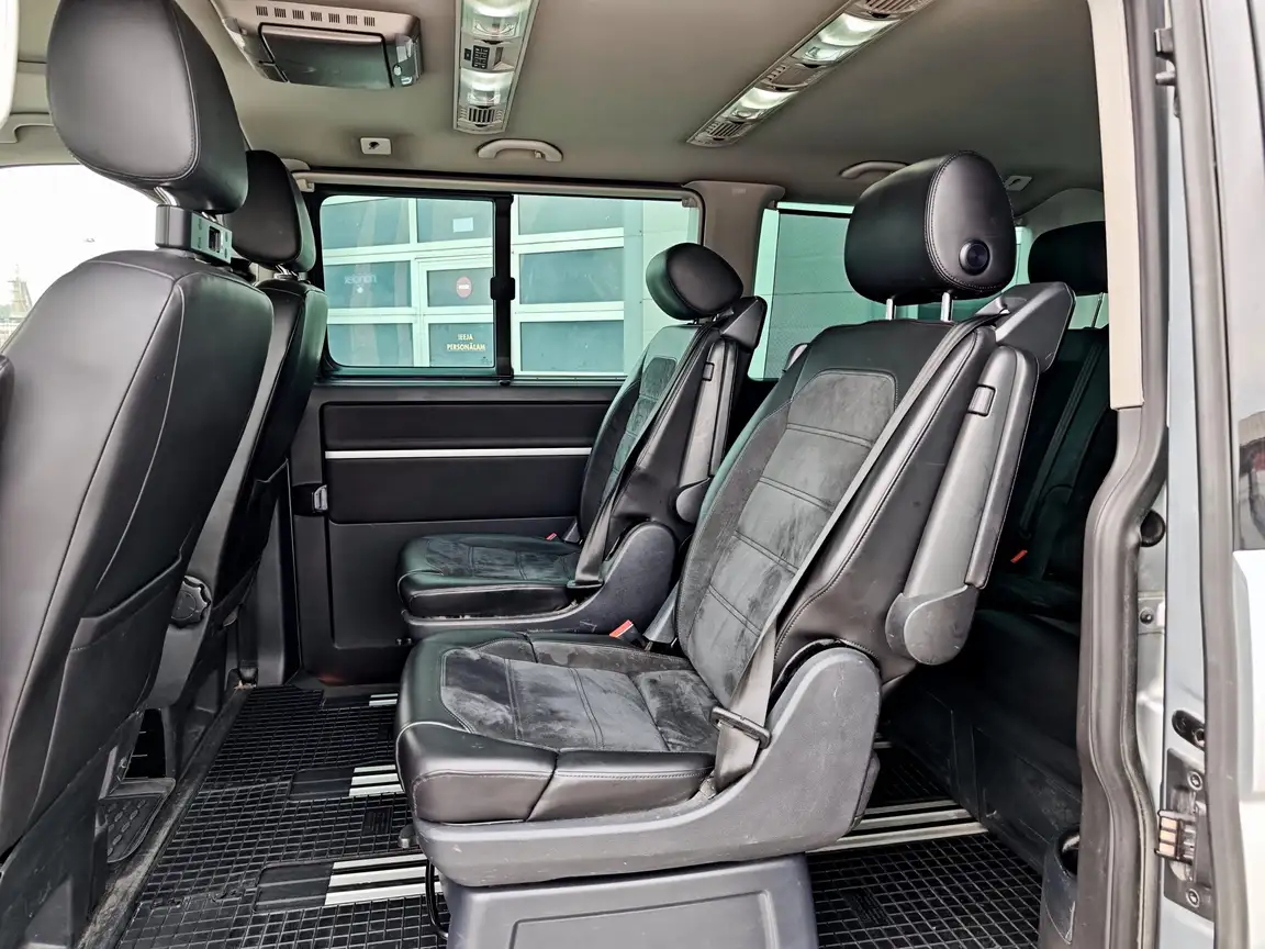 VOLKSWAGEN MULTIVAN