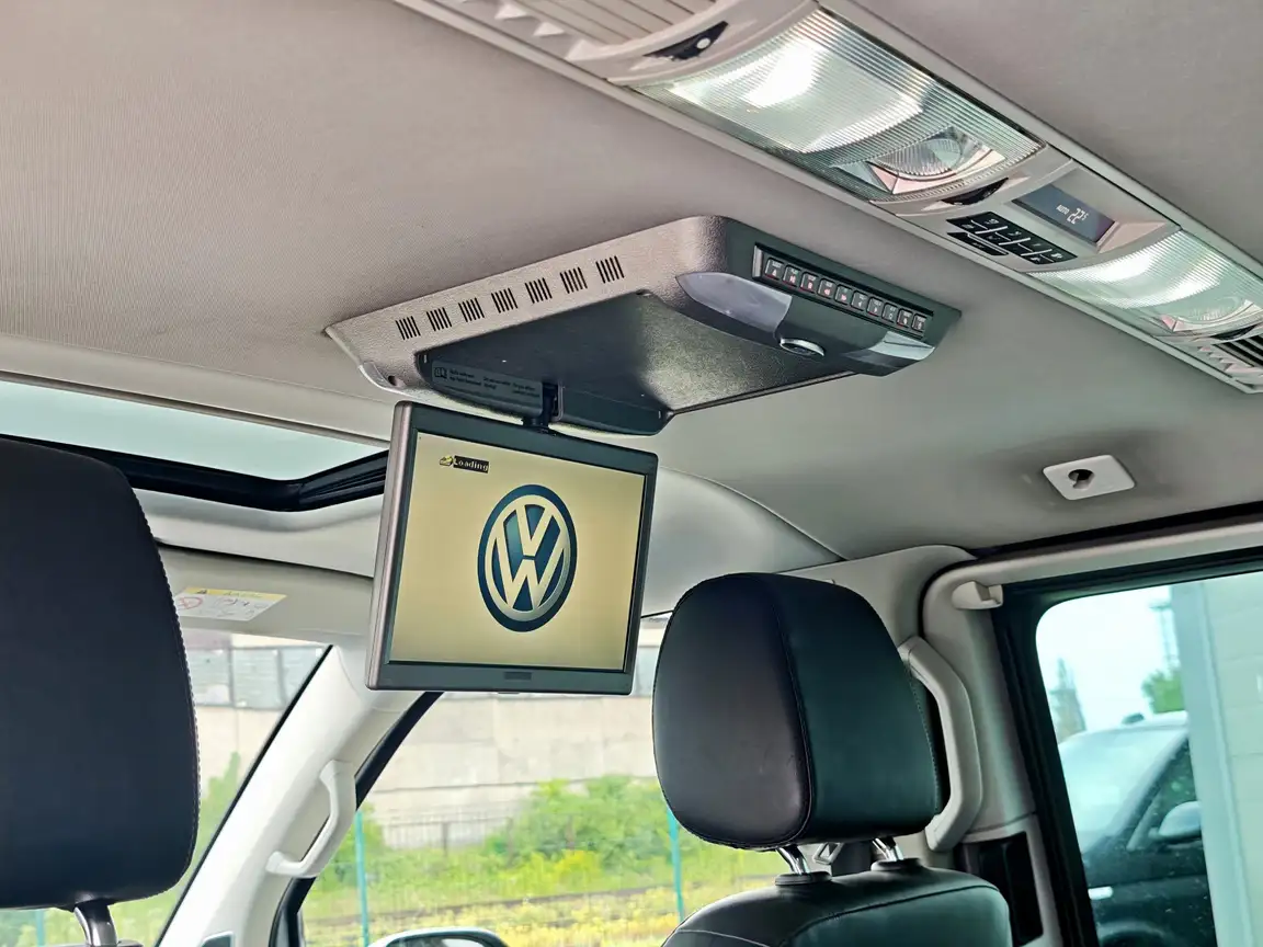 VOLKSWAGEN MULTIVAN