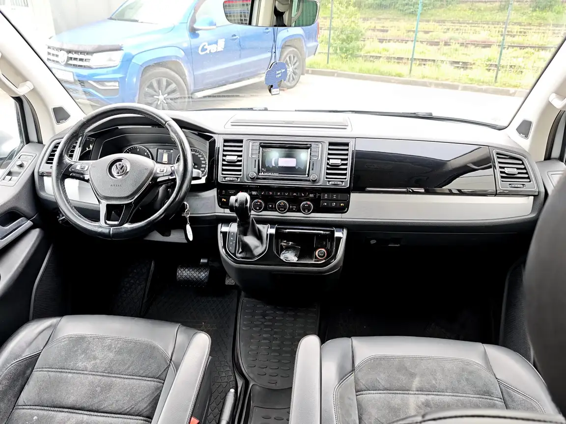 VOLKSWAGEN MULTIVAN