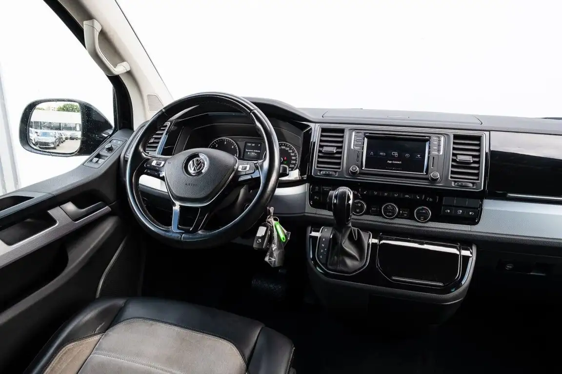 VOLKSWAGEN MULTIVAN