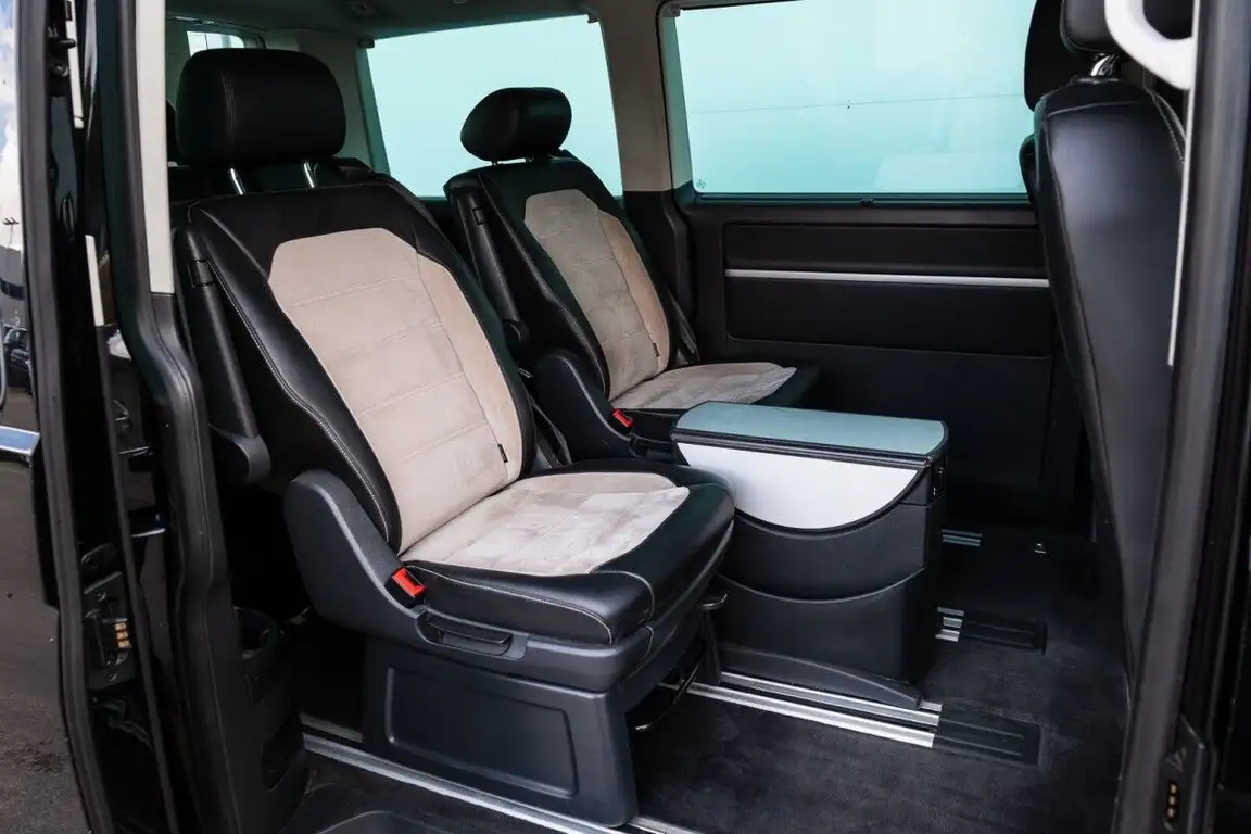 VOLKSWAGEN MULTIVAN