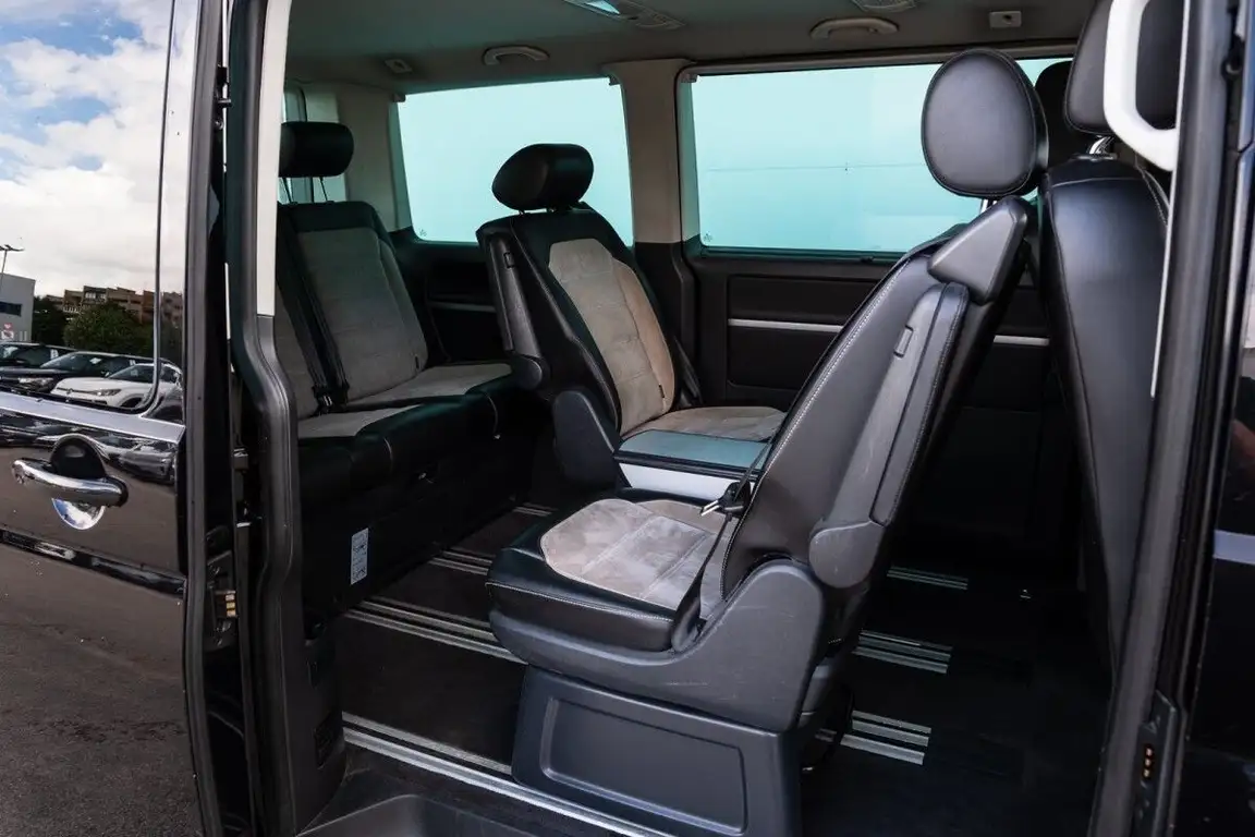 VOLKSWAGEN MULTIVAN