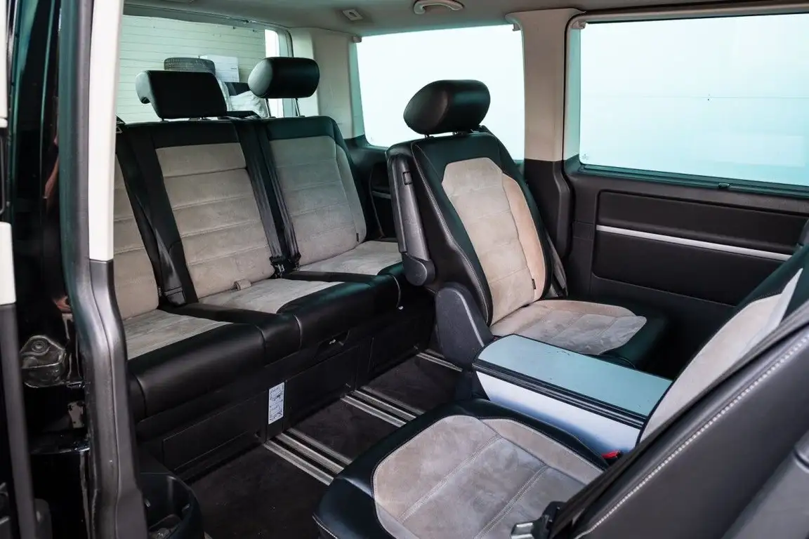 VOLKSWAGEN MULTIVAN