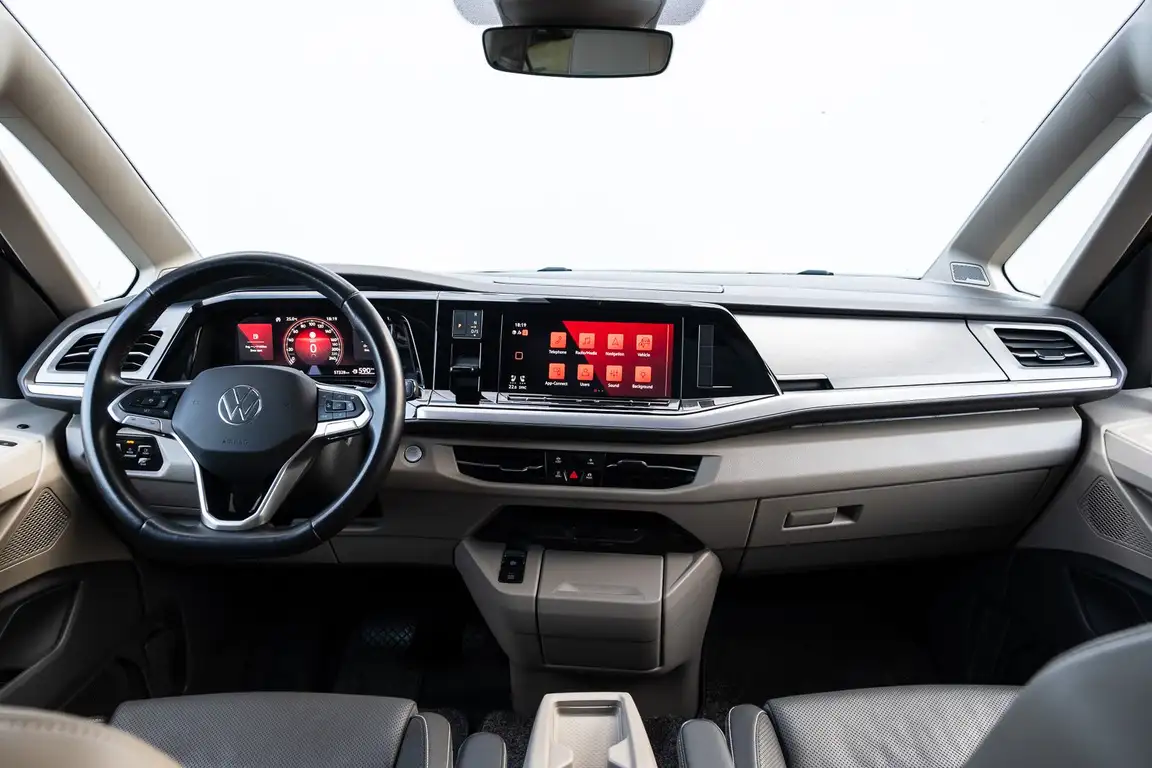 VOLKSWAGEN MULTIVAN