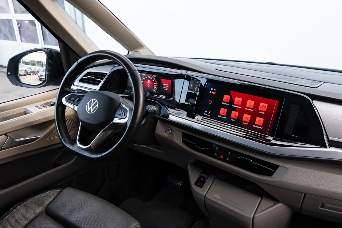 VOLKSWAGEN MULTIVAN