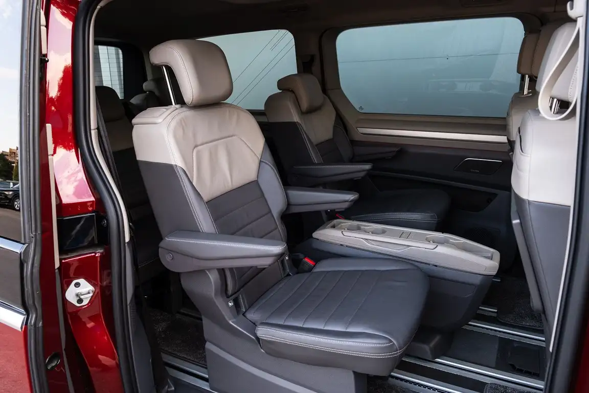 VOLKSWAGEN MULTIVAN