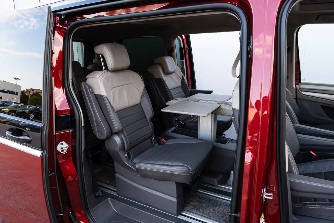 VOLKSWAGEN MULTIVAN