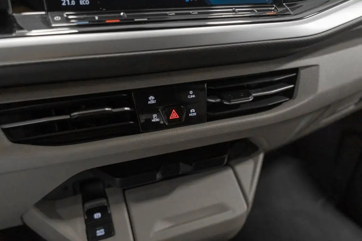 VOLKSWAGEN MULTIVAN