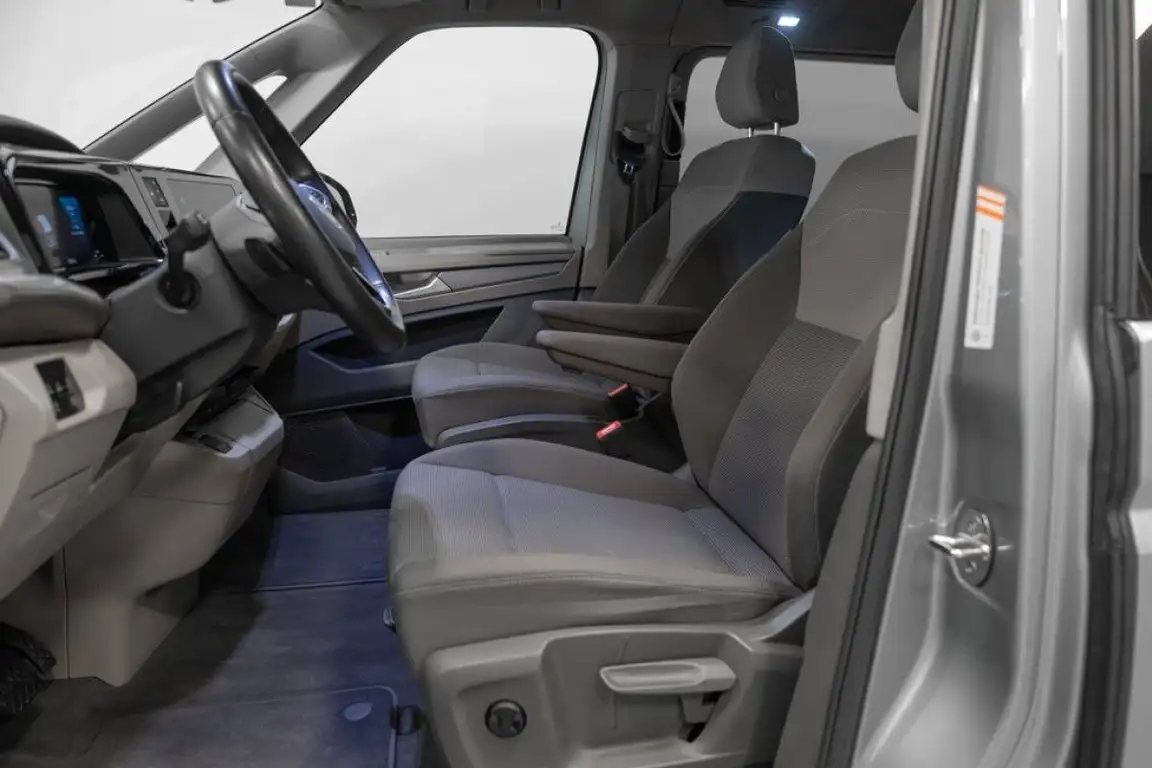 VOLKSWAGEN MULTIVAN