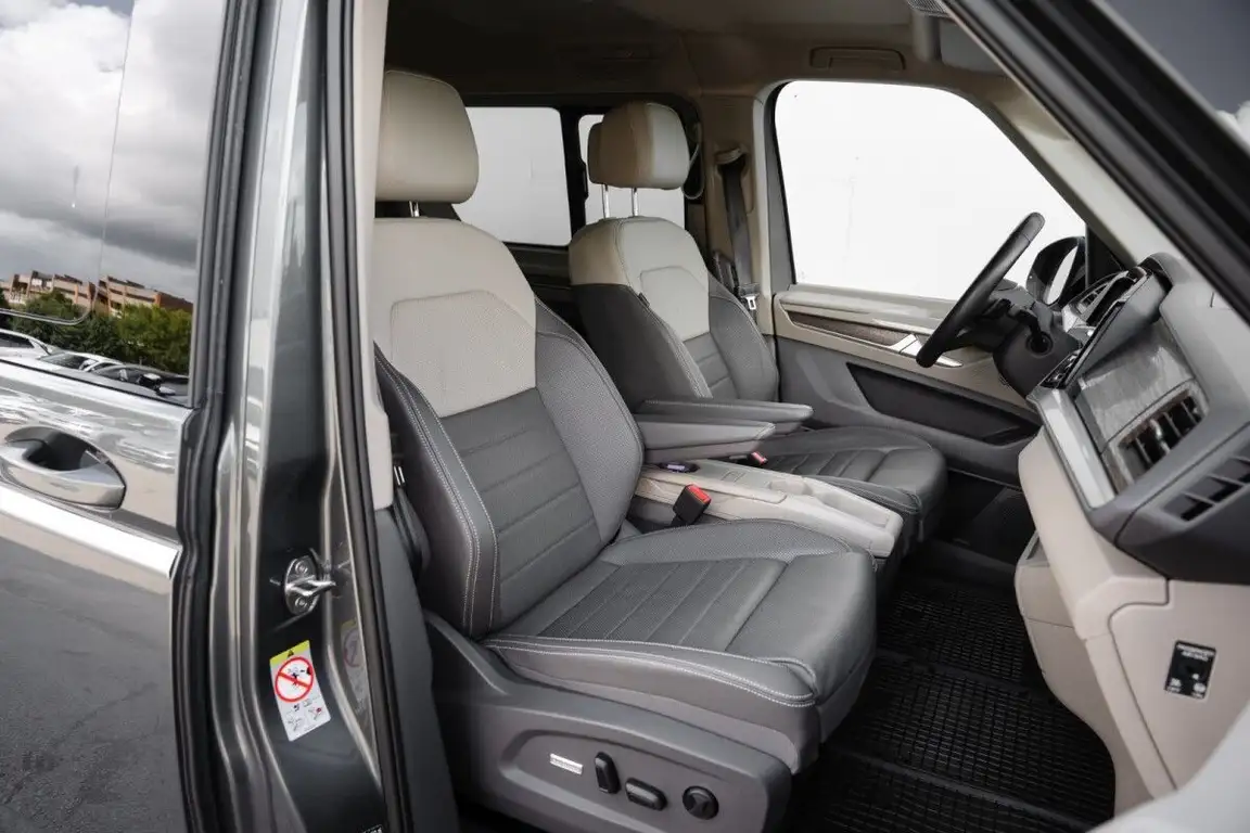 VOLKSWAGEN MULTIVAN