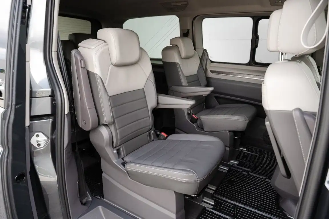VOLKSWAGEN MULTIVAN