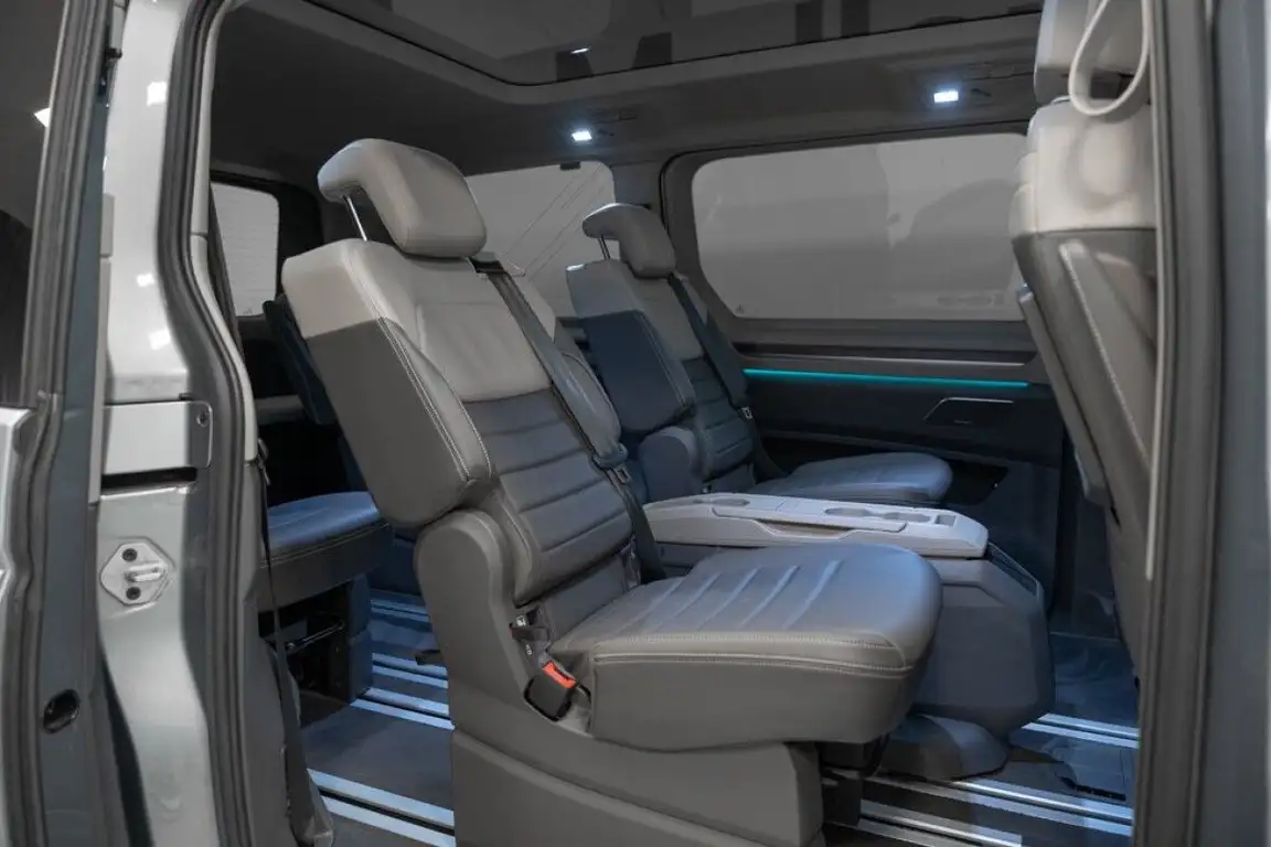 VOLKSWAGEN MULTIVAN