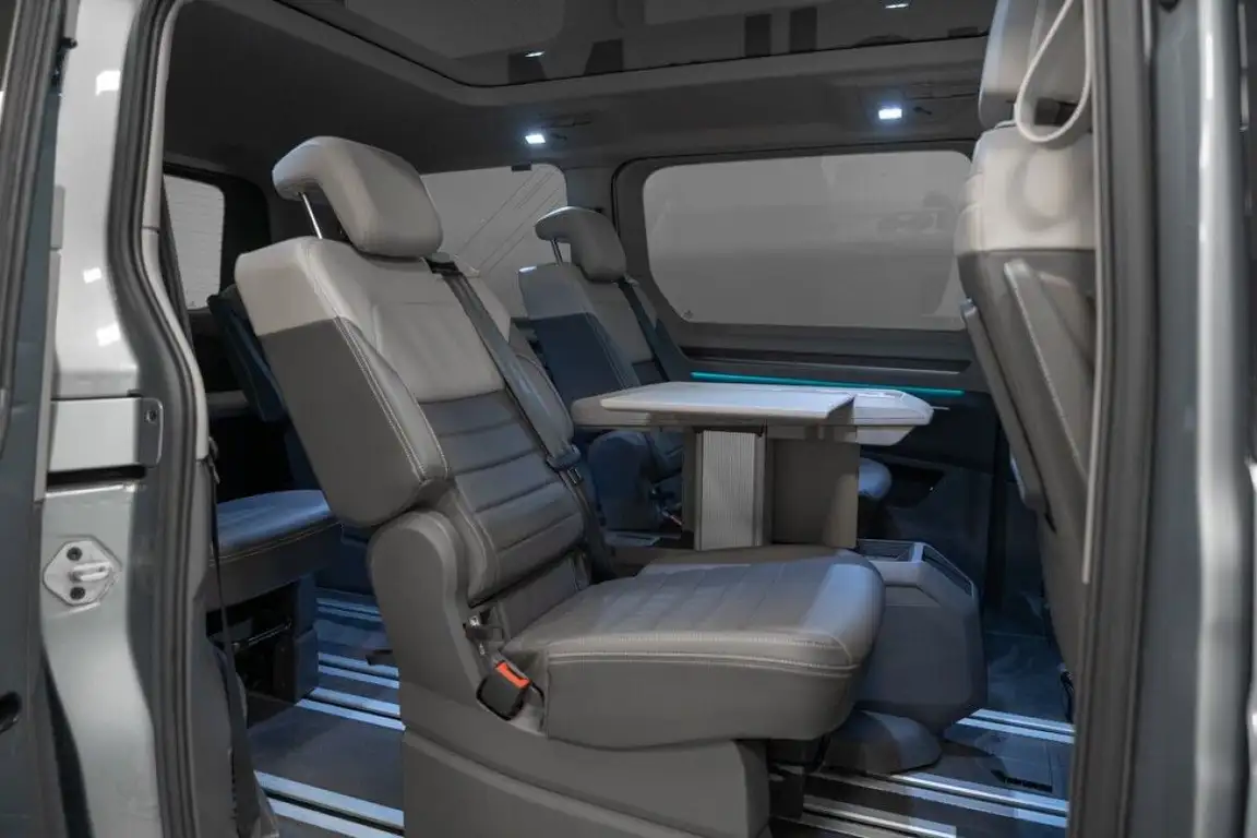 VOLKSWAGEN MULTIVAN