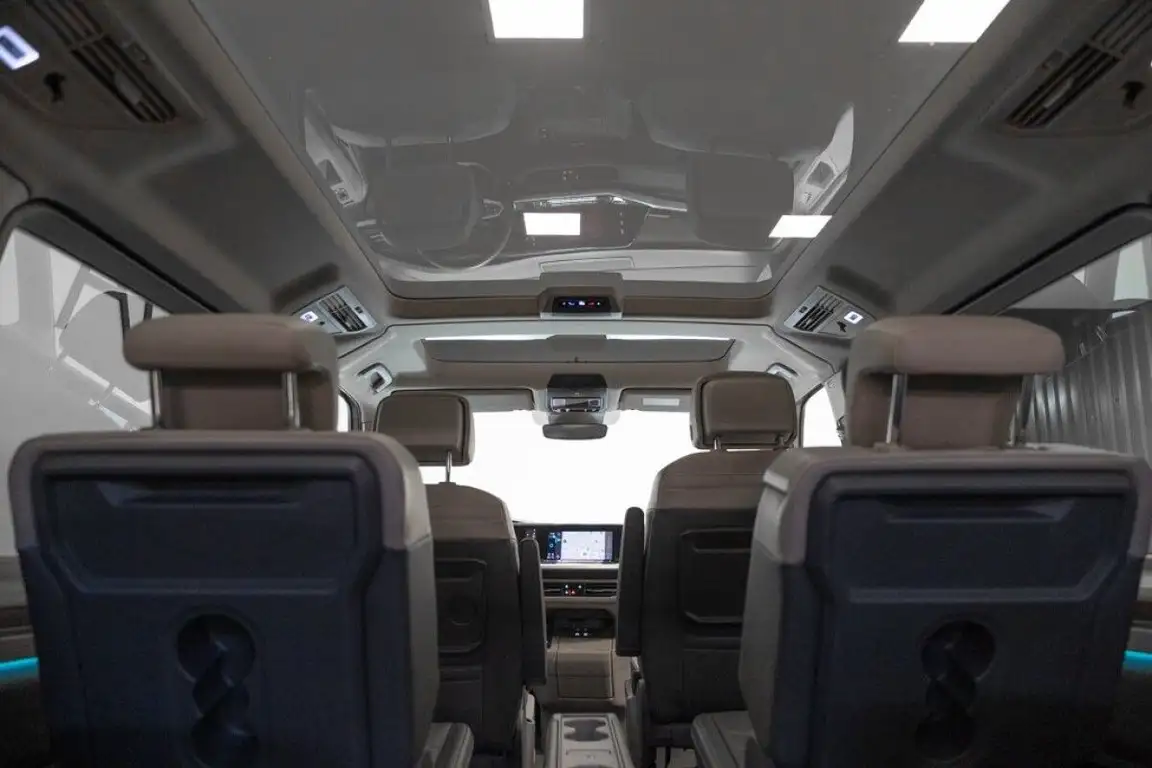 VOLKSWAGEN MULTIVAN