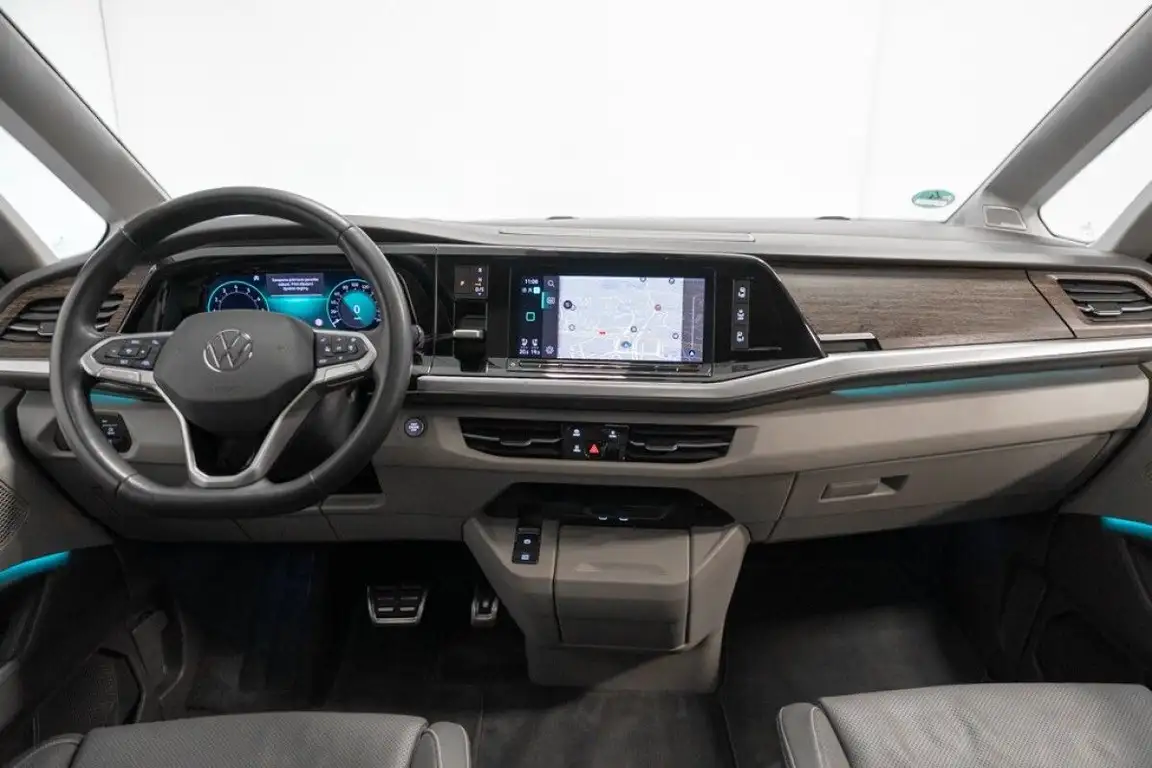 VOLKSWAGEN MULTIVAN