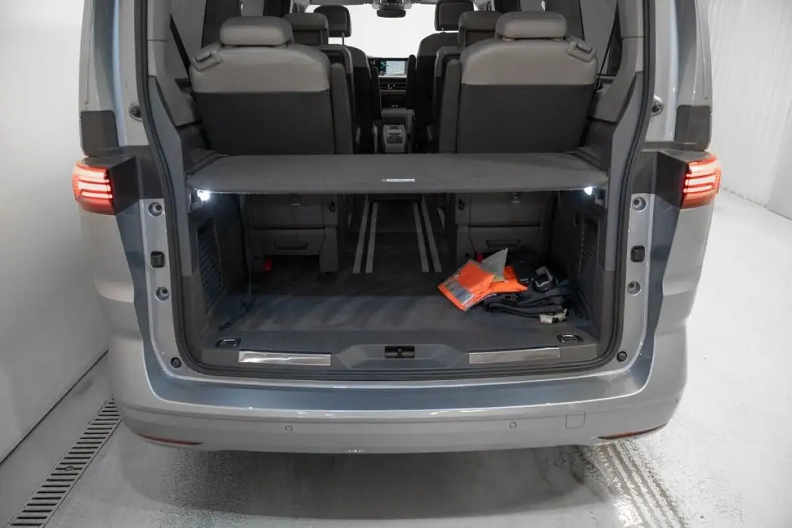 VOLKSWAGEN MULTIVAN