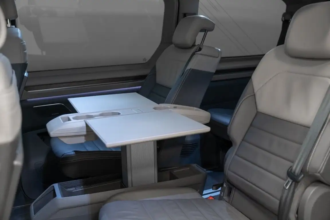 VOLKSWAGEN MULTIVAN