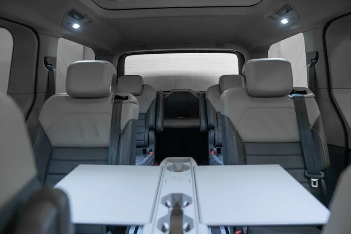 VOLKSWAGEN MULTIVAN