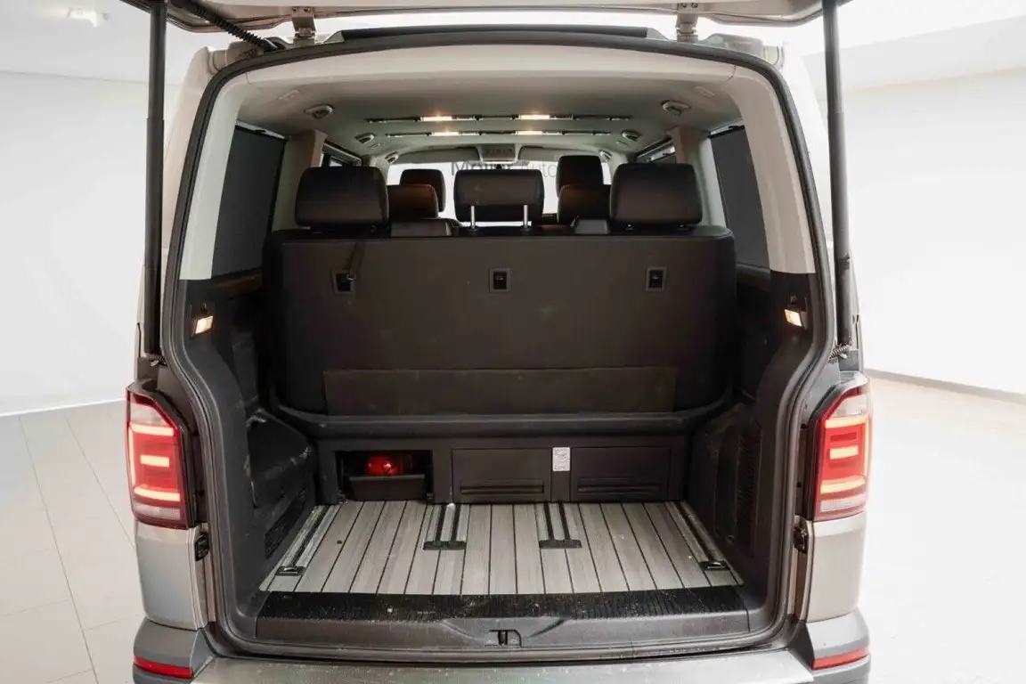 VOLKSWAGEN MULTIVAN