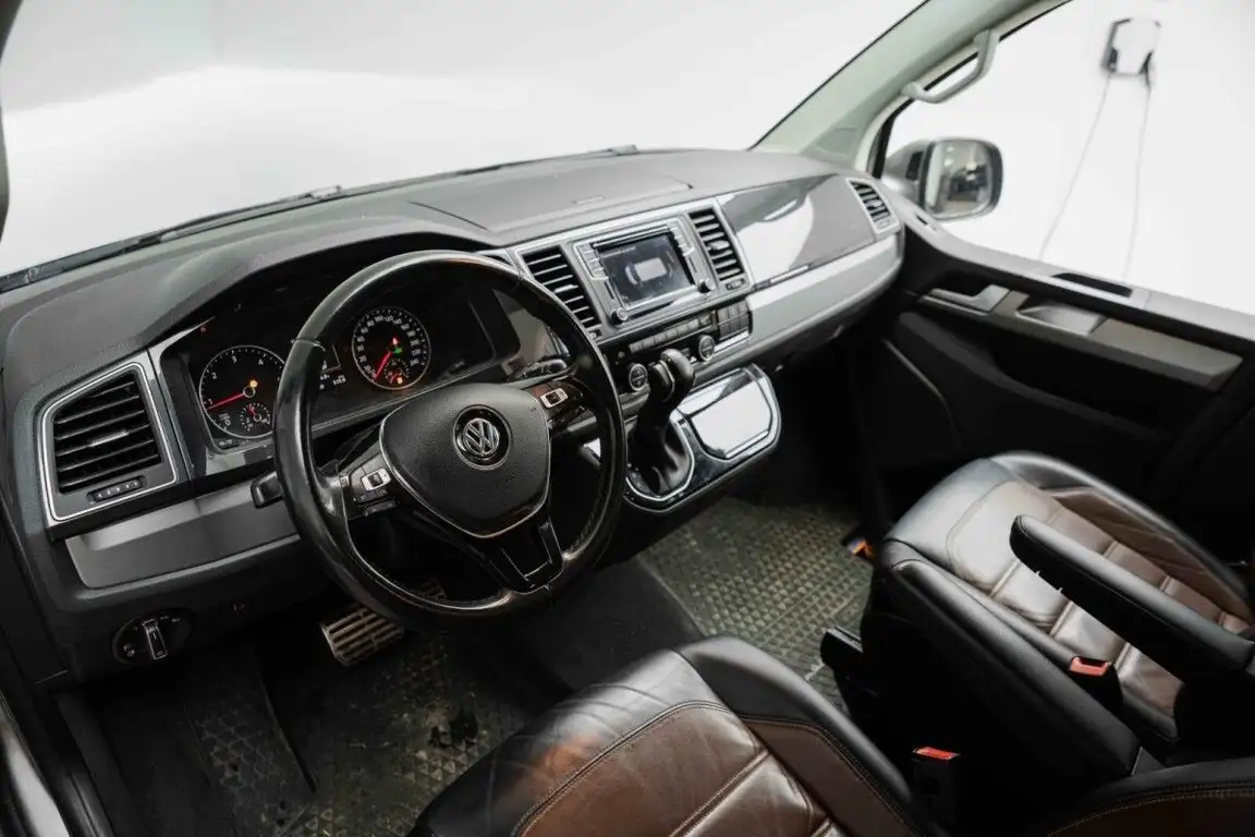VOLKSWAGEN MULTIVAN