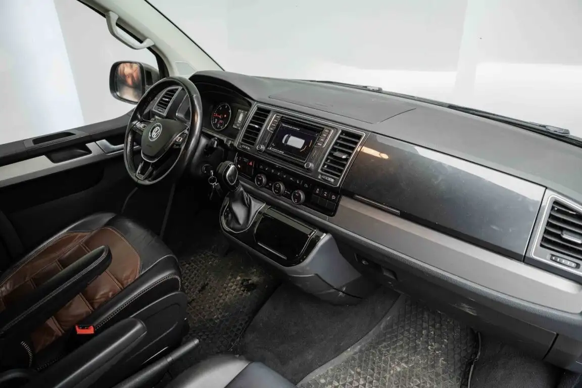 VOLKSWAGEN MULTIVAN