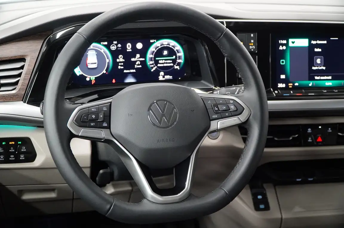 VOLKSWAGEN MULTIVAN