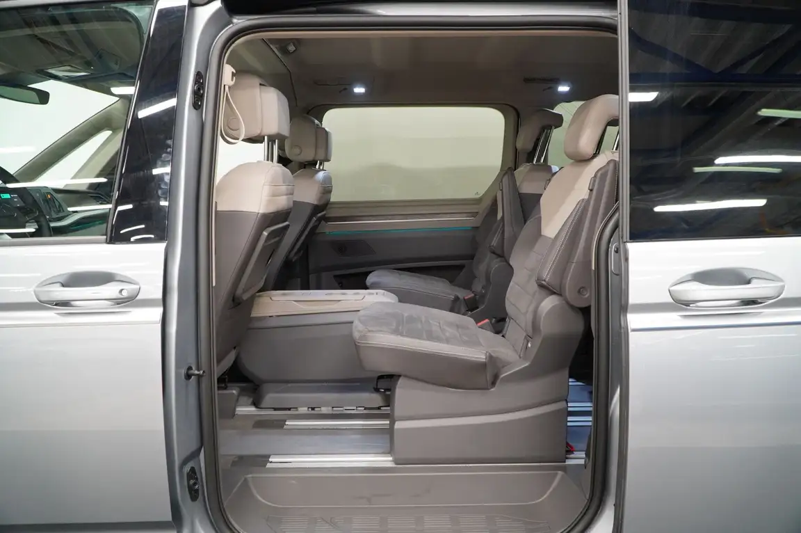 VOLKSWAGEN MULTIVAN
