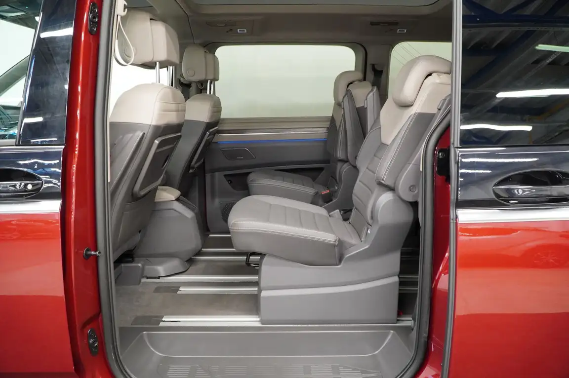 VOLKSWAGEN MULTIVAN
