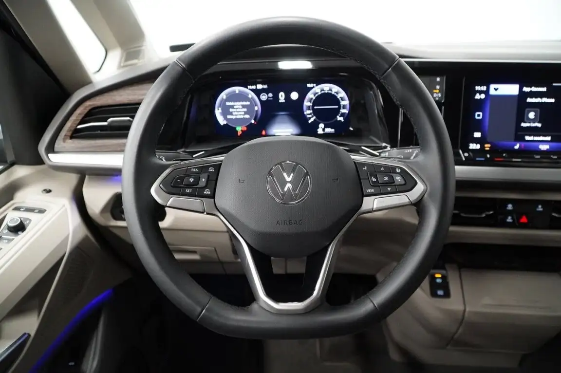 VOLKSWAGEN MULTIVAN