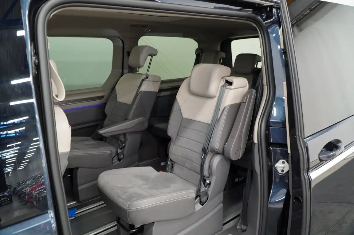 VOLKSWAGEN MULTIVAN