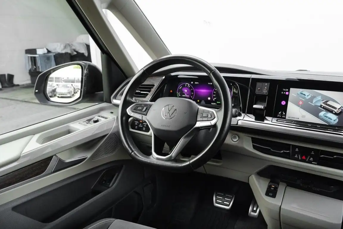 VOLKSWAGEN MULTIVAN